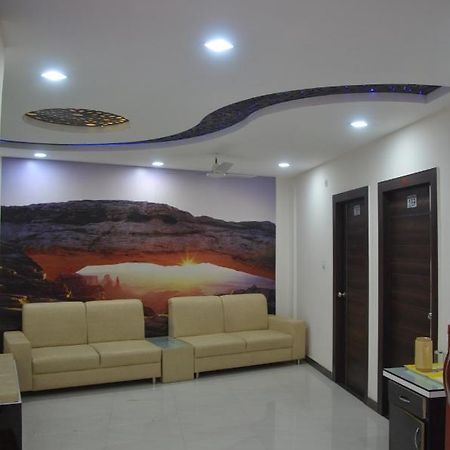 Hotel Krishna Galaxy Kanpur Buitenkant foto
