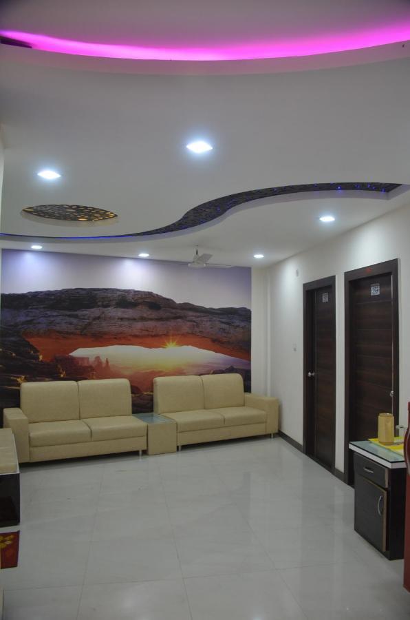Hotel Krishna Galaxy Kanpur Buitenkant foto