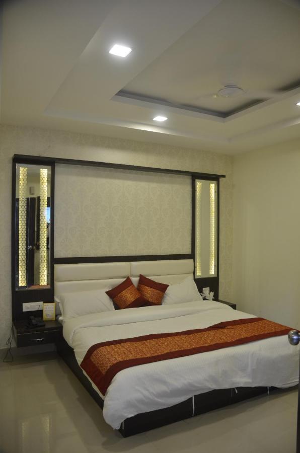 Hotel Krishna Galaxy Kanpur Buitenkant foto