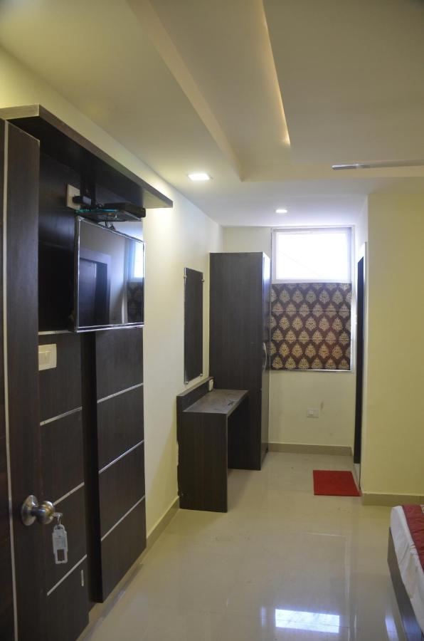 Hotel Krishna Galaxy Kanpur Buitenkant foto