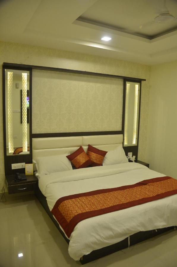 Hotel Krishna Galaxy Kanpur Buitenkant foto